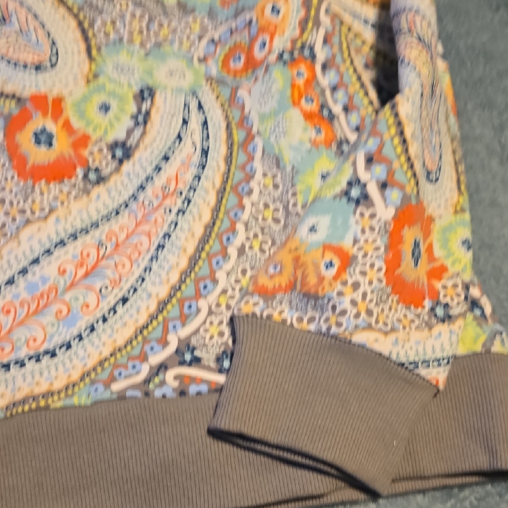 Vera Bradley Women's French Terry Pocket Pullover. Size Medium. NWT. - Picture 5 of 11